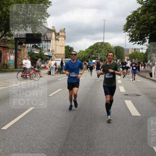 29.06.2025 - hella hamburg halbmarathon Yannick Fuchs http://msf.ph/oto/8198225 29.06.2025 10:44:32 20KM 1119, 1321, 1399, 1466, 1507, 1630, 1750, 1817, 2234, 3296, 3947, 4127, 4346, 5115, 5894, 6027, 6662, 6712, 6795, 7176, 7583, 7930, 7932, 8153, 8313, 8572, 8657, 8704, 10371, 10750, 11356, 11455, 11607, 12235, 12527, 12624, 13008, 13282, 13609, 13687, 13701, 13758, 13812, 13875, 14034, 14257, 15362, 15803, 15950, 16242, 16716, 16732, 16806, 17179, 17247, 17319, 17384, 18066, 18228, 18370, 18394, 18499, 18657, 18658, 18811, 18884 meine-sportfotos.de