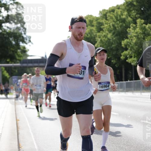 29.06.2025 - hella hamburg halbmarathon Jannik Wohlers http://msf.ph/oto/8198265 29.06.2025 09:47:22 Lombardsbrücke 1164, 1217, 2196, 2296, 2404, 2851, 5092, 5923, 8084, 8395, 8901, 9944, 10968, 11019, 11559, 12462, 12751, 13419, 13514, 13798, 14601, 14952, 15965, 16123, 16964, 17154, 17306, 18159, 18216, 18419, 18687, 18689 meine-sportfotos.de