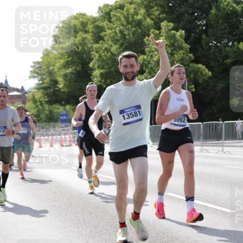 29.06.2025 - hella hamburg halbmarathon Jannik Wohlers http://msf.ph/oto/8198275 29.06.2025 09:47:24 Lombardsbrücke 1164, 2196, 2296, 5092, 5923, 8084, 8901, 9178, 9944, 10384, 10968, 11019, 11559, 12462, 12751, 12865, 13419, 13514, 13798, 14601, 14952, 15965, 16123, 16964, 17154, 17306, 18159, 18216, 18687, 18689 meine-sportfotos.de