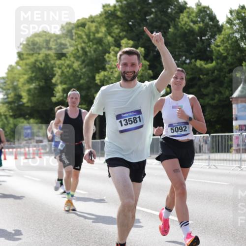 29.06.2025 - hella hamburg halbmarathon Jannik Wohlers http://msf.ph/oto/8198295 29.06.2025 09:47:24 Lombardsbrücke 1164, 2196, 2296, 5092, 5923, 8084, 8901, 9178, 9944, 10384, 10968, 11019, 11559, 12462, 12751, 12865, 13419, 13514, 13798, 14601, 14952, 15965, 16123, 16964, 17154, 17306, 18159, 18216, 18687, 18689 meine-sportfotos.de