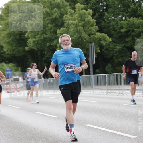 29.06.2025 - hella hamburg halbmarathon Jannik Wohlers http://msf.ph/oto/8198308 29.06.2025 10:25:01 Lombardsbrücke 1093, 1627, 2278, 3961, 3963, 5564, 5814, 6869, 8962, 9811, 9927, 10845, 10846, 11157, 11662, 13510, 13842, 14086, 15016, 15119, 15283, 16421, 16422 meine-sportfotos.de