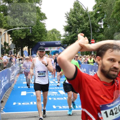 29.06.2025 - hella hamburg halbmarathon Zöllner http://msf.ph/oto/8198314 29.06.2025 10:46:28 Ziel 1600, 2222, 2842, 4237, 6421, 6691, 6978, 7335, 8142, 8981, 9786, 11185, 11773, 12171, 12651, 12891, 13698, 14045, 14228, 14482, 15157, 16127, 18118, 18211, 18637, 19209 meine-sportfotos.de