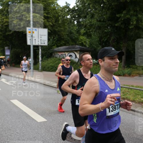 29.06.2025 - hella hamburg halbmarathon Yannick Fuchs http://msf.ph/oto/8198370 29.06.2025 10:31:46 20KM 1411, 2196, 2767, 4860, 4865, 5003, 5092, 5307, 5315, 6123, 6458, 6529, 7310, 7482, 8362, 9178, 9296, 9914, 10680, 10738, 11833, 13141, 13854, 13972, 14387, 14459, 14691, 14934, 15178, 15261, 15939, 16523, 16992, 17024, 17125, 17137, 17306, 17658, 17723, 18062, 18159, 18384, 18824 meine-sportfotos.de