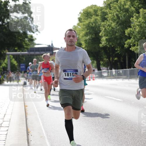 29.06.2025 - hella hamburg halbmarathon Jannik Wohlers http://msf.ph/oto/8198373 29.06.2025 09:47:25 Lombardsbrücke 1164, 2196, 2296, 4602, 5092, 8084, 8901, 9178, 9944, 10384, 10968, 11019, 11559, 11745, 12462, 12751, 12865, 13419, 13514, 13798, 14601, 14952, 15965, 16964, 17154, 17306, 18159, 18216, 18687, 18689, 18841 meine-sportfotos.de