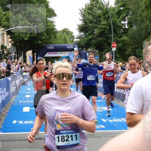 29.06.2025 - hella hamburg halbmarathon Zöllner http://msf.ph/oto/8198403 29.06.2025 10:46:31 Ziel 2222, 2842, 4237, 4497, 6421, 6978, 7335, 8482, 8981, 9232, 9386, 9529, 9786, 11185, 11773, 12891, 14045, 14228, 14482, 15157, 16127, 17281, 17461, 18637, 19209 meine-sportfotos.de