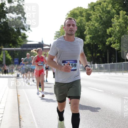 29.06.2025 - hella hamburg halbmarathon Jannik Wohlers http://msf.ph/oto/8198429 29.06.2025 09:47:25 Lombardsbrücke 1164, 2196, 2296, 4602, 5092, 8084, 8901, 9178, 9944, 10384, 10968, 11019, 11559, 11745, 12462, 12751, 12865, 13419, 13514, 13798, 14601, 14952, 15965, 16964, 17154, 17306, 18159, 18216, 18687, 18689, 18841 meine-sportfotos.de