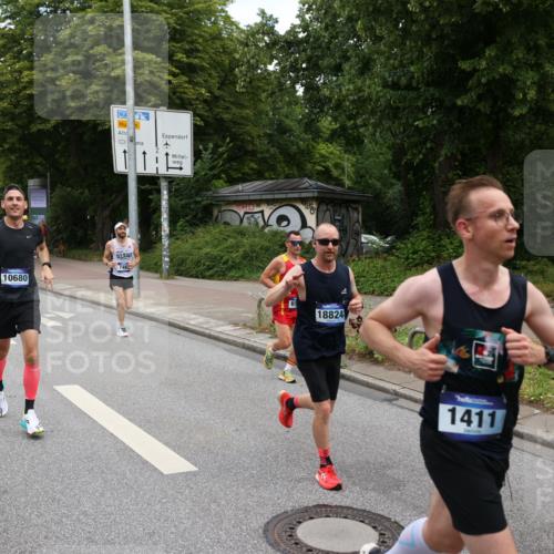 29.06.2025 - hella hamburg halbmarathon Yannick Fuchs http://msf.ph/oto/8198550 29.06.2025 10:31:46 20KM 1411, 2196, 2767, 4860, 4865, 5003, 5092, 5307, 5315, 6123, 6458, 6529, 7310, 7482, 8362, 9178, 9296, 9914, 10680, 10738, 11833, 13141, 13854, 13972, 14387, 14459, 14691, 14934, 15178, 15261, 15939, 16523, 16992, 17024, 17125, 17137, 17306, 17658, 17723, 18062, 18159, 18384, 18824 meine-sportfotos.de