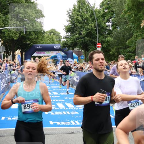 29.06.2025 - hella hamburg halbmarathon Zöllner http://msf.ph/oto/8198564 29.06.2025 10:46:36 Ziel 4497, 5459, 8482, 9051, 9232, 9386, 9529, 9786, 13525, 15133, 15206, 17281, 17461, 18882 meine-sportfotos.de