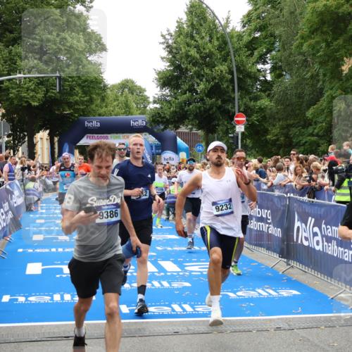 29.06.2025 - hella hamburg halbmarathon Zöllner http://msf.ph/oto/8198666 29.06.2025 10:46:38 Ziel 1920, 4497, 5459, 8482, 9051, 9232, 9386, 9529, 13525, 13554, 15026, 15133, 15206, 15714, 17281, 17461, 18297, 18882 meine-sportfotos.de