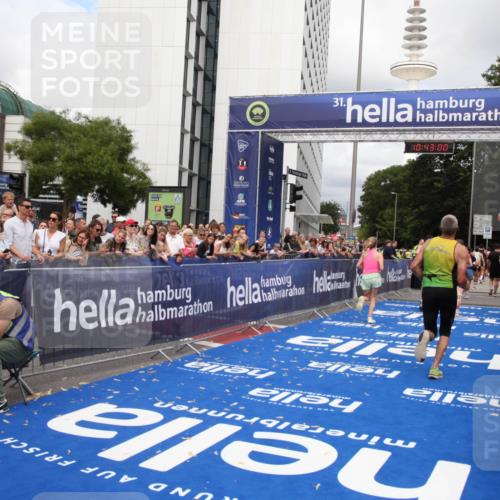 29.06.2025 - hella hamburg halbmarathon Michael Strokosch http://msf.ph/oto/8198705 29.06.2025 10:42:58 Ziel 4823, 5011, 5477, 13398, 14447, 14849, 15297, 15301, 15851, 18559, 18659 meine-sportfotos.de