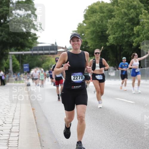 29.06.2025 - hella hamburg halbmarathon Jannik Wohlers http://msf.ph/oto/8198717 29.06.2025 10:25:02 Lombardsbrücke 1093, 1627, 2278, 5564, 5814, 6869, 8962, 9811, 9927, 10845, 10846, 11157, 11662, 13510, 13842, 14086, 15016, 15119, 15283, 16421, 16422 meine-sportfotos.de