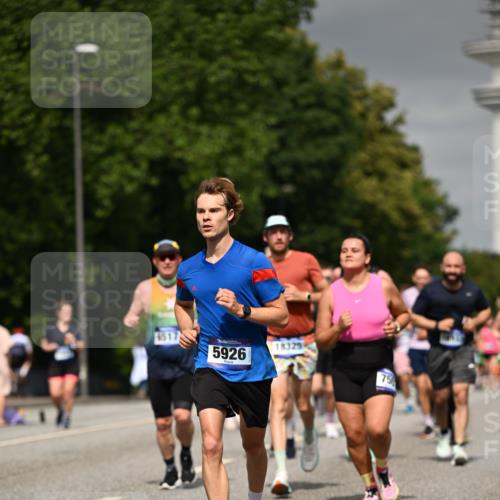 29.06.2025 - hella hamburg halbmarathon Dr. Thomas Lammeyer http://msf.ph/oto/8198743 29.06.2025 10:11:32 Kennedybrücke 1993, 4262, 5242, 5287, 5807, 5845, 5926, 6196, 6517, 6518, 6707, 6713, 6715, 6833, 7503, 8585, 9967, 10283, 10700, 10703, 11114, 11394 meine-sportfotos.de
