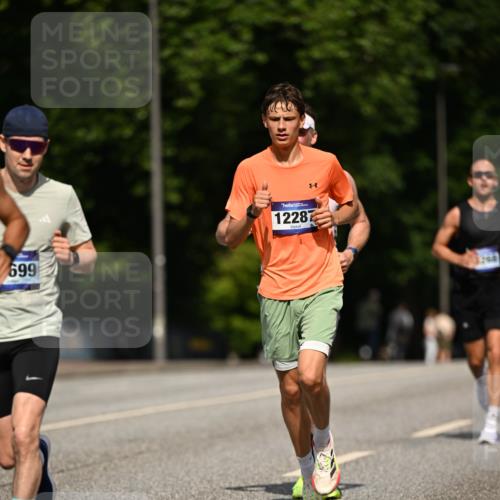 29.06.2025 - hella hamburg halbmarathon Dr. Thomas Lammeyer http://msf.ph/oto/8198756 29.06.2025 09:48:01 Kennedybrücke 1065, 2021, 2879, 3201, 3845, 4678, 5367, 6619, 7349, 8473, 8731, 10156, 10848 meine-sportfotos.de