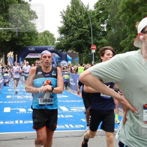 29.06.2025 - hella hamburg halbmarathon Zöllner http://msf.ph/oto/8198809 29.06.2025 10:46:42 Ziel 1920, 1942, 9051, 13525, 13554, 15026, 15133, 15206, 15714, 16175, 17865, 18297, 19128 meine-sportfotos.de
