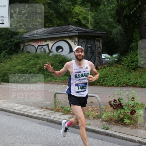 29.06.2025 - hella hamburg halbmarathon Yannick Fuchs http://msf.ph/oto/8198833 29.06.2025 10:31:47 20KM 1411, 2196, 2767, 4860, 4865, 5003, 5092, 5307, 5315, 6123, 6458, 6529, 7310, 7482, 8362, 9178, 9296, 9914, 10680, 10738, 11833, 13141, 13854, 13972, 14387, 14459, 14691, 14934, 15178, 15261, 15410, 15939, 16523, 16992, 17024, 17125, 17137, 17306, 17658, 17723, 18062, 18159, 18384, 18824 meine-sportfotos.de