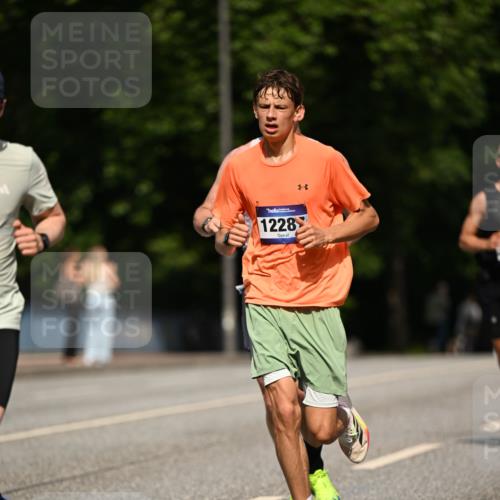 29.06.2025 - hella hamburg halbmarathon Dr. Thomas Lammeyer http://msf.ph/oto/8198871 29.06.2025 09:48:01 Kennedybrücke 1065, 2021, 2879, 3201, 3845, 4678, 5367, 6619, 7349, 8473, 8731, 10156, 10848 meine-sportfotos.de
