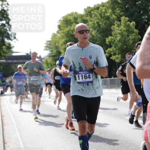 29.06.2025 - hella hamburg halbmarathon Jannik Wohlers http://msf.ph/oto/8198900 29.06.2025 09:47:29 Lombardsbrücke 1164, 1562, 2196, 2296, 4602, 5092, 8901, 9178, 9944, 10384, 10968, 11745, 12462, 12865, 13514, 13798, 13854, 14387, 14601, 14934, 14952, 15261, 15965, 16964, 17306, 18159, 18216, 18573, 18687, 18689, 18841 meine-sportfotos.de