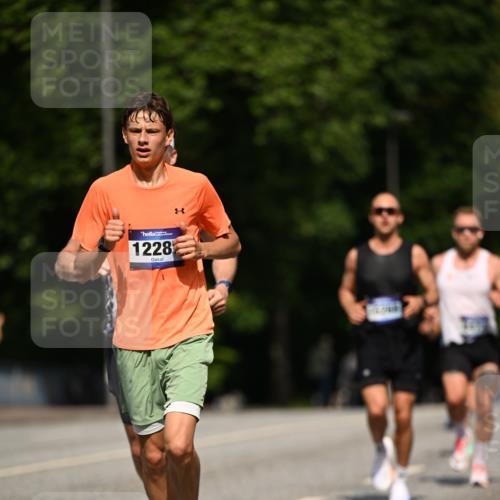 29.06.2025 - hella hamburg halbmarathon Dr. Thomas Lammeyer http://msf.ph/oto/8198901 29.06.2025 09:48:01 Kennedybrücke 1065, 2021, 2879, 3201, 3845, 4678, 5367, 6619, 7349, 8473, 8731, 10156, 10848 meine-sportfotos.de