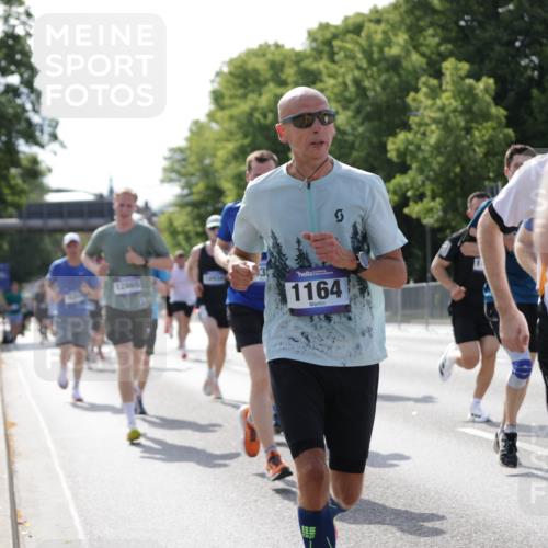 29.06.2025 - hella hamburg halbmarathon Jannik Wohlers http://msf.ph/oto/8198908 29.06.2025 09:47:29 Lombardsbrücke 1164, 1562, 2196, 2296, 4602, 5092, 8901, 9178, 9944, 10384, 10968, 11745, 12462, 12865, 13514, 13798, 13854, 14387, 14601, 14934, 14952, 15261, 15965, 16964, 17306, 18159, 18216, 18573, 18687, 18689, 18841 meine-sportfotos.de