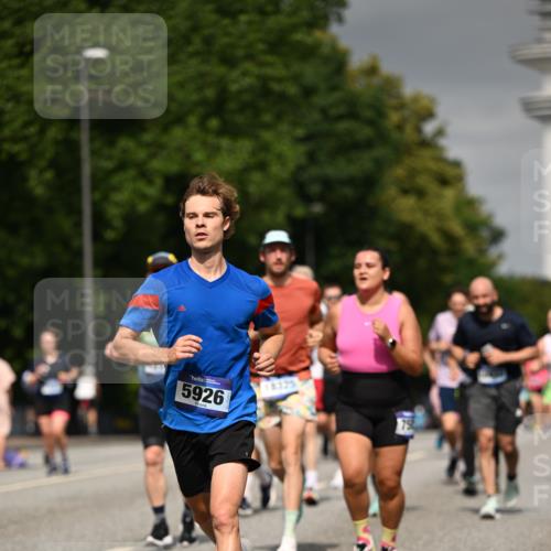 29.06.2025 - hella hamburg halbmarathon Dr. Thomas Lammeyer http://msf.ph/oto/8198912 29.06.2025 10:11:33 Kennedybrücke 1993, 4262, 5242, 5287, 5807, 5845, 5926, 6196, 6517, 6518, 6707, 6713, 6715, 6833, 7503, 8585, 9967, 10283, 10700, 10703, 11114, 11394 meine-sportfotos.de