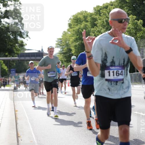 29.06.2025 - hella hamburg halbmarathon Jannik Wohlers http://msf.ph/oto/8198919 29.06.2025 09:47:29 Lombardsbrücke 1164, 1562, 2196, 2296, 4602, 5092, 8901, 9178, 9944, 10384, 10968, 11745, 12462, 12865, 13514, 13798, 13854, 14387, 14601, 14934, 14952, 15261, 15965, 16964, 17306, 18159, 18216, 18573, 18687, 18689, 18841 meine-sportfotos.de