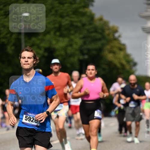 29.06.2025 - hella hamburg halbmarathon Dr. Thomas Lammeyer http://msf.ph/oto/8198962 29.06.2025 10:11:33 Kennedybrücke 1993, 4262, 5242, 5287, 5807, 5845, 5926, 6196, 6517, 6518, 6707, 6713, 6715, 6833, 7503, 8585, 9967, 10283, 10700, 10703, 11114, 11394 meine-sportfotos.de