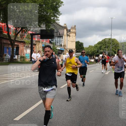 29.06.2025 - hella hamburg halbmarathon Yannick Fuchs http://msf.ph/oto/8198987 29.06.2025 10:44:37 20KM 1119, 1399, 1466, 1507, 1630, 1750, 1817, 2207, 3654, 4127, 4346, 5115, 6027, 6662, 6712, 6795, 7052, 7176, 7397, 7583, 7930, 7932, 8313, 8572, 8657, 8704, 9057, 10371, 10750, 11356, 11455, 11607, 12235, 12527, 12624, 13008, 13609, 13687, 13701, 13812, 13875, 14034, 14257, 14626, 15362, 15395, 15803, 15950, 16242, 16716, 16806, 17179, 17221, 17247, 17384, 18066, 18370, 18394, 18657, 18658, 18811 meine-sportfotos.de