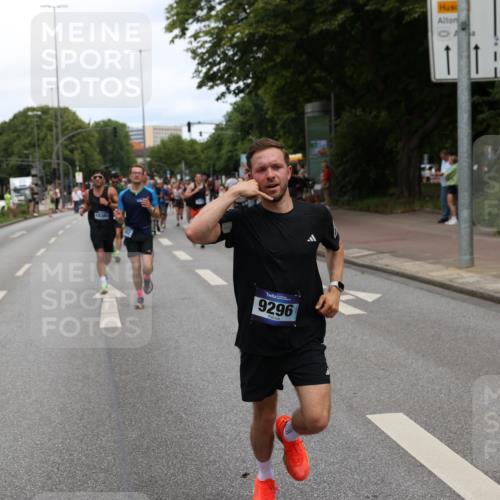 29.06.2025 - hella hamburg halbmarathon Yannick Fuchs http://msf.ph/oto/8199004 29.06.2025 10:31:48 20KM 1411, 2196, 2767, 4860, 4865, 5003, 5092, 5307, 5315, 6123, 6458, 6529, 7310, 7482, 8362, 9178, 9296, 9914, 10451, 10680, 10738, 11833, 13141, 13854, 13972, 14387, 14459, 14691, 14934, 15178, 15261, 15410, 15939, 16523, 16992, 17024, 17125, 17137, 17306, 17658, 17723, 18062, 18159, 18384, 18824 meine-sportfotos.de
