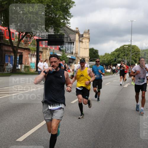 29.06.2025 - hella hamburg halbmarathon Yannick Fuchs http://msf.ph/oto/8199026 29.06.2025 10:44:37 20KM 1119, 1399, 1466, 1507, 1630, 1750, 1817, 2207, 3654, 4127, 4346, 5115, 6027, 6662, 6712, 6795, 7052, 7176, 7397, 7583, 7930, 7932, 8313, 8572, 8657, 8704, 9057, 10371, 10750, 11356, 11455, 11607, 12235, 12527, 12624, 13008, 13609, 13687, 13701, 13812, 13875, 14034, 14257, 14626, 15362, 15395, 15803, 15950, 16242, 16716, 16806, 17179, 17221, 17247, 17384, 18066, 18370, 18394, 18657, 18658, 18811 meine-sportfotos.de