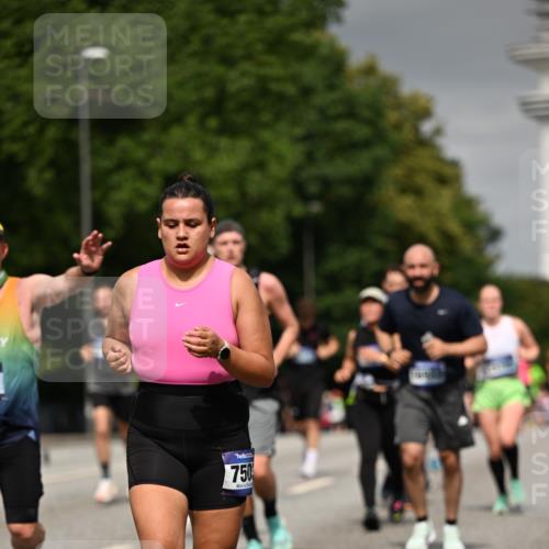 29.06.2025 - hella hamburg halbmarathon Dr. Thomas Lammeyer http://msf.ph/oto/8199090 29.06.2025 10:11:35 Kennedybrücke 1893, 1993, 2136, 3929, 4262, 5242, 5287, 5807, 5845, 5926, 6196, 6517, 6518, 6707, 6713, 6715, 6833, 7503, 7760, 8585, 9967, 10283, 10700, 10703, 11114 meine-sportfotos.de