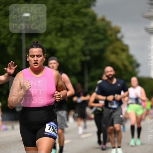 29.06.2025 - hella hamburg halbmarathon Dr. Thomas Lammeyer http://msf.ph/oto/8199125 29.06.2025 10:11:35 Kennedybrücke 1893, 1993, 2136, 3929, 4262, 5242, 5287, 5807, 5845, 5926, 6196, 6517, 6518, 6707, 6713, 6715, 6833, 7503, 7760, 8585, 9967, 10283, 10700, 10703, 11114 meine-sportfotos.de