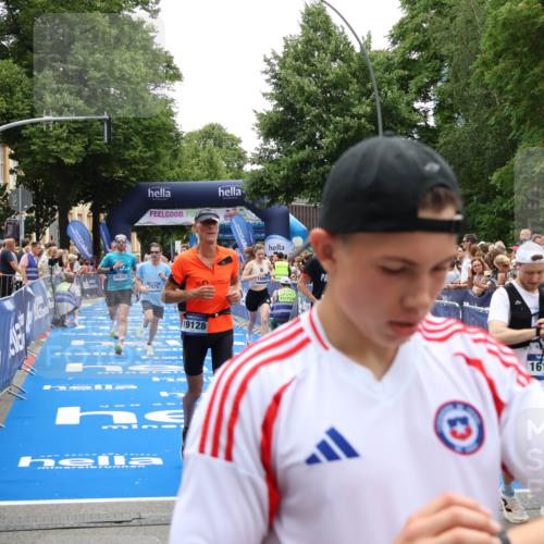 29.06.2025 - hella hamburg halbmarathon Zöllner http://msf.ph/oto/8199181 29.06.2025 10:46:50 Ziel 3976, 6630, 11858, 13940, 14541, 15900, 16175, 17353, 17492, 17669, 17743, 17865, 17892, 19128 meine-sportfotos.de