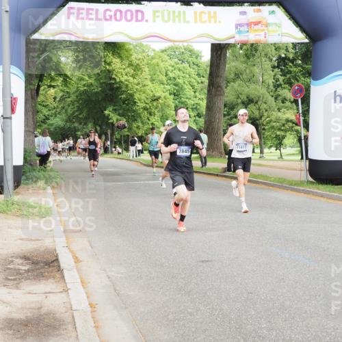29.06.2025 - hella hamburg halbmarathon MichiJ http://msf.ph/oto/8199299 29.06.2025 10:21:18 Zwischen KM18-KM19 3955, 5187, 7845, 11877, 14450 meine-sportfotos.de
