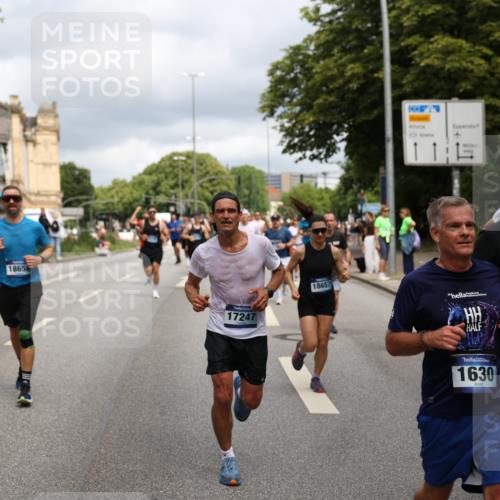 29.06.2025 - hella hamburg halbmarathon Yannick Fuchs http://msf.ph/oto/8199300 29.06.2025 10:44:38 20KM 1119, 1399, 1466, 1507, 1630, 1750, 1817, 2207, 3654, 4127, 4346, 5115, 6027, 6662, 6712, 6795, 7052, 7176, 7397, 7583, 7930, 7932, 8313, 8572, 8657, 8704, 8819, 9057, 10371, 10750, 11356, 11455, 11607, 12527, 12624, 13008, 13609, 13687, 13701, 13812, 13875, 14034, 14257, 14626, 15362, 15395, 15803, 15950, 16242, 16716, 16806, 17179, 17221, 17247, 17384, 18066, 18370, 18394, 18657, 18658, 18811 meine-sportfotos.de