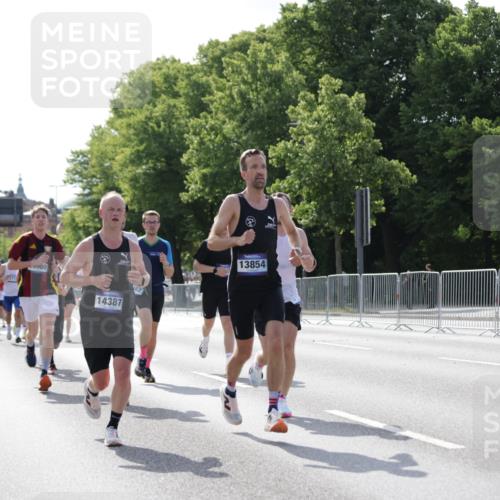 29.06.2025 - hella hamburg halbmarathon Jannik Wohlers http://msf.ph/oto/8199308 29.06.2025 09:47:33 Lombardsbrücke 1164, 1562, 2196, 2296, 2714, 4602, 5092, 6990, 8362, 8901, 9178, 9944, 10384, 10900, 10968, 11745, 12290, 12462, 12865, 13514, 13798, 13854, 14387, 14601, 14934, 14952, 15015, 15261, 15415, 15701, 15965, 16158, 16964, 17024, 17306, 18159, 18216, 18573, 18584, 18687, 18841 meine-sportfotos.de
