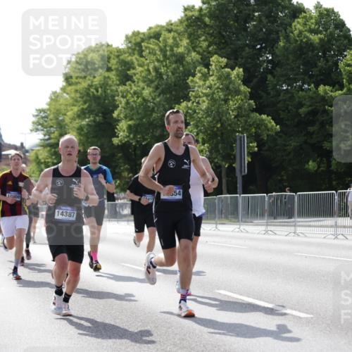 29.06.2025 - hella hamburg halbmarathon Jannik Wohlers http://msf.ph/oto/8199321 29.06.2025 09:47:33 Lombardsbrücke 1164, 1562, 2196, 2296, 2714, 4602, 5092, 6990, 8362, 8901, 9178, 9944, 10384, 10900, 10968, 11745, 12290, 12462, 12865, 13514, 13798, 13854, 14387, 14601, 14934, 14952, 15015, 15261, 15415, 15701, 15965, 16158, 16964, 17024, 17306, 18159, 18216, 18573, 18584, 18687, 18841 meine-sportfotos.de
