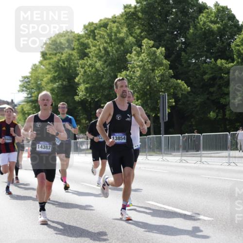 29.06.2025 - hella hamburg halbmarathon Jannik Wohlers http://msf.ph/oto/8199324 29.06.2025 09:47:33 Lombardsbrücke 1164, 1562, 2196, 2296, 2714, 4602, 5092, 6990, 8362, 8901, 9178, 9944, 10384, 10900, 10968, 11745, 12290, 12462, 12865, 13514, 13798, 13854, 14387, 14601, 14934, 14952, 15015, 15261, 15415, 15701, 15965, 16158, 16964, 17024, 17306, 18159, 18216, 18573, 18584, 18687, 18841 meine-sportfotos.de