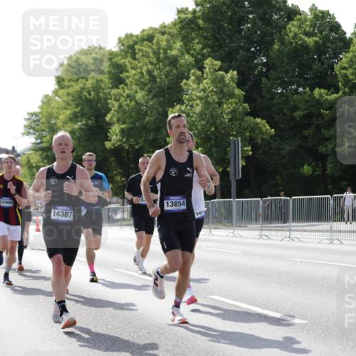 29.06.2025 - hella hamburg halbmarathon Jannik Wohlers http://msf.ph/oto/8199328 29.06.2025 09:47:33 Lombardsbrücke 1164, 1562, 2196, 2296, 2714, 4602, 5092, 6990, 8362, 8901, 9178, 9944, 10384, 10900, 10968, 11745, 12290, 12462, 12865, 13514, 13798, 13854, 14387, 14601, 14934, 14952, 15015, 15261, 15415, 15701, 15965, 16158, 16964, 17024, 17306, 18159, 18216, 18573, 18584, 18687, 18841 meine-sportfotos.de