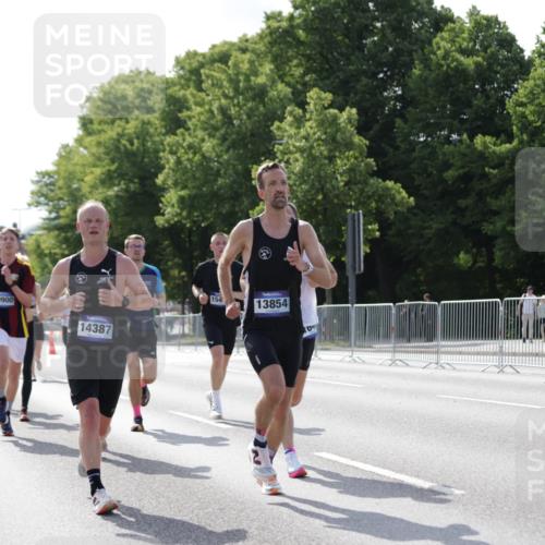 29.06.2025 - hella hamburg halbmarathon Jannik Wohlers http://msf.ph/oto/8199331 29.06.2025 09:47:34 Lombardsbrücke 1164, 1562, 2196, 2296, 2714, 4602, 5092, 6990, 8362, 8901, 9178, 9944, 10384, 10900, 10968, 11202, 11227, 11745, 12290, 12462, 12865, 13514, 13798, 13854, 14387, 14601, 14934, 14952, 15015, 15261, 15415, 15701, 15965, 16158, 16964, 17024, 17306, 18159, 18216, 18573, 18584, 18687, 18841 meine-sportfotos.de