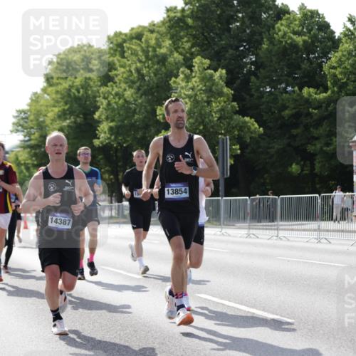 29.06.2025 - hella hamburg halbmarathon Jannik Wohlers http://msf.ph/oto/8199341 29.06.2025 09:47:34 Lombardsbrücke 1164, 1562, 2196, 2296, 2714, 4602, 5092, 6990, 8362, 8901, 9178, 9944, 10384, 10900, 10968, 11202, 11227, 11745, 12290, 12462, 12865, 13514, 13798, 13854, 14387, 14601, 14934, 14952, 15015, 15261, 15415, 15701, 15965, 16158, 16964, 17024, 17306, 18159, 18216, 18573, 18584, 18687, 18841 meine-sportfotos.de