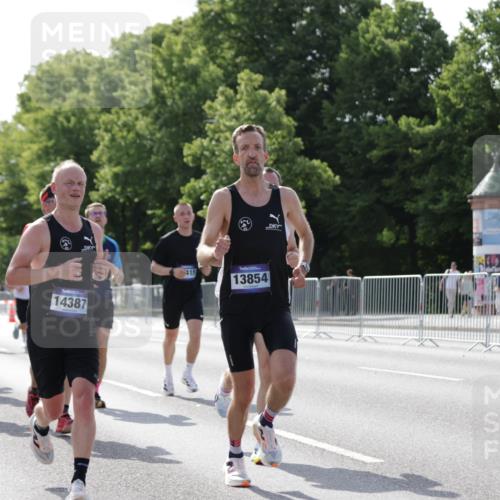 29.06.2025 - hella hamburg halbmarathon Jannik Wohlers http://msf.ph/oto/8199351 29.06.2025 09:47:34 Lombardsbrücke 1164, 1562, 2196, 2296, 2714, 4602, 5092, 6990, 8362, 8901, 9178, 9944, 10384, 10900, 10968, 11202, 11227, 11745, 12290, 12462, 12865, 13514, 13798, 13854, 14387, 14601, 14934, 14952, 15015, 15261, 15415, 15701, 15965, 16158, 16964, 17024, 17306, 18159, 18216, 18573, 18584, 18687, 18841 meine-sportfotos.de