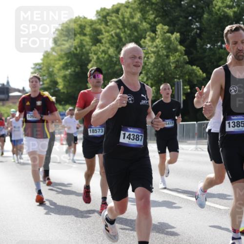 29.06.2025 - hella hamburg halbmarathon Jannik Wohlers http://msf.ph/oto/8199375 29.06.2025 09:47:34 Lombardsbrücke 1164, 1562, 2196, 2296, 2714, 4602, 5092, 6990, 8362, 8901, 9178, 9944, 10384, 10900, 10968, 11202, 11227, 11745, 12290, 12462, 12865, 13514, 13798, 13854, 14387, 14601, 14934, 14952, 15015, 15261, 15415, 15701, 15965, 16158, 16964, 17024, 17306, 18159, 18216, 18573, 18584, 18687, 18841 meine-sportfotos.de