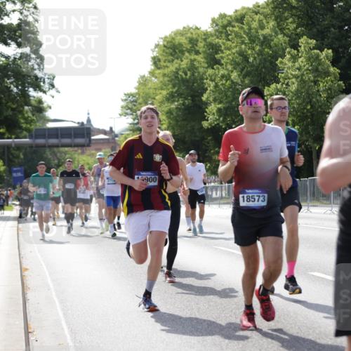 29.06.2025 - hella hamburg halbmarathon Jannik Wohlers http://msf.ph/oto/8199387 29.06.2025 09:47:35 Lombardsbrücke 1164, 1562, 2196, 2296, 2714, 4602, 5091, 5092, 6990, 8362, 8901, 9178, 9944, 10384, 10900, 11202, 11227, 11745, 12290, 12462, 12865, 13514, 13798, 13854, 14387, 14601, 14934, 14952, 15015, 15261, 15415, 15701, 15965, 16158, 16964, 17024, 17306, 18159, 18216, 18573, 18584, 18687, 18841 meine-sportfotos.de