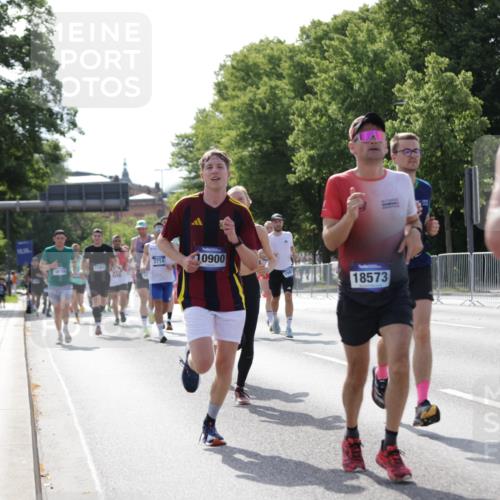 29.06.2025 - hella hamburg halbmarathon Jannik Wohlers http://msf.ph/oto/8199400 29.06.2025 09:47:35 Lombardsbrücke 1164, 1562, 2196, 2296, 2714, 4602, 5091, 5092, 6990, 8362, 8901, 9178, 9944, 10384, 10900, 11202, 11227, 11745, 12290, 12462, 12865, 13514, 13798, 13854, 14387, 14601, 14934, 14952, 15015, 15261, 15415, 15701, 15965, 16158, 16964, 17024, 17306, 18159, 18216, 18573, 18584, 18687, 18841 meine-sportfotos.de
