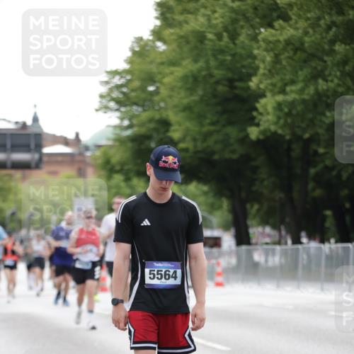 29.06.2025 - hella hamburg halbmarathon Jannik Wohlers http://msf.ph/oto/8199401 29.06.2025 10:25:08 Lombardsbrücke 1093, 1305, 2278, 3343, 5028, 6869, 9811, 10845, 10846, 11157, 11662, 13653, 13842, 14936, 15016, 15119, 15283, 16422 meine-sportfotos.de