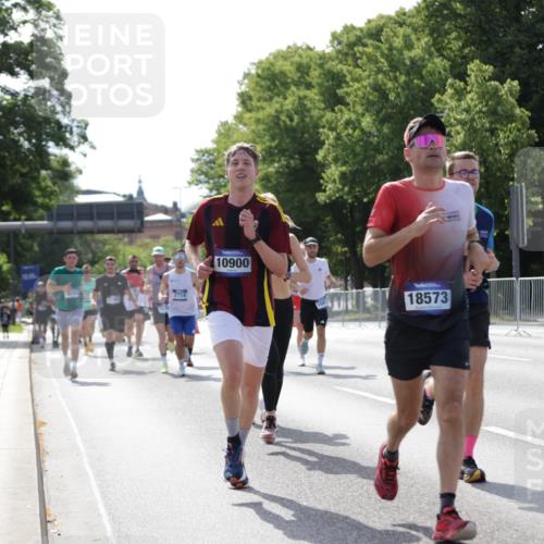 29.06.2025 - hella hamburg halbmarathon Jannik Wohlers http://msf.ph/oto/8199419 29.06.2025 09:47:35 Lombardsbrücke 1164, 1562, 2196, 2296, 2714, 4602, 5091, 5092, 6990, 8362, 8901, 9178, 9944, 10384, 10900, 11202, 11227, 11745, 12290, 12462, 12865, 13514, 13798, 13854, 14387, 14601, 14934, 14952, 15015, 15261, 15415, 15701, 15965, 16158, 16964, 17024, 17306, 18159, 18216, 18573, 18584, 18687, 18841 meine-sportfotos.de