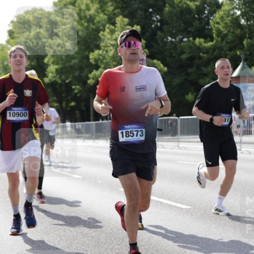 29.06.2025 - hella hamburg halbmarathon Jannik Wohlers http://msf.ph/oto/8199447 29.06.2025 09:47:36 Lombardsbrücke 1164, 1562, 2196, 2296, 2714, 4602, 5091, 5092, 5315, 6684, 6990, 8362, 9178, 9944, 10384, 10900, 11202, 11227, 11745, 12290, 12462, 12865, 13514, 13798, 13854, 14387, 14601, 14934, 14952, 15015, 15261, 15415, 15701, 15965, 16158, 16964, 17024, 17306, 18159, 18216, 18573, 18584, 18687, 18841 meine-sportfotos.de