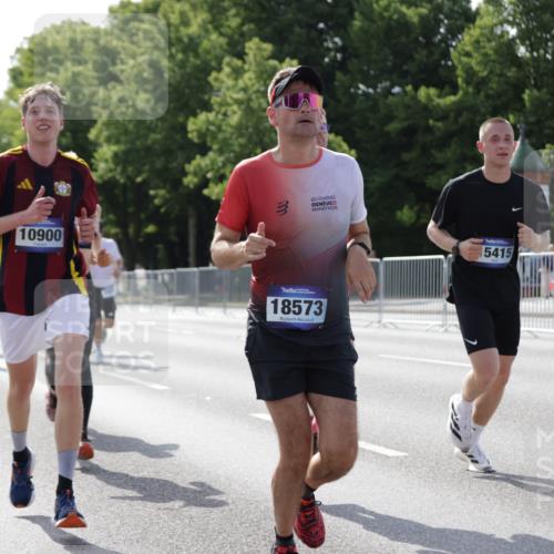29.06.2025 - hella hamburg halbmarathon Jannik Wohlers http://msf.ph/oto/8199459 29.06.2025 09:47:36 Lombardsbrücke 1164, 1562, 2196, 2296, 2714, 4602, 5091, 5092, 5315, 6684, 6990, 8362, 9178, 9944, 10384, 10900, 11202, 11227, 11745, 12290, 12462, 12865, 13514, 13798, 13854, 14387, 14601, 14934, 14952, 15015, 15261, 15415, 15701, 15965, 16158, 16964, 17024, 17306, 18159, 18216, 18573, 18584, 18687, 18841 meine-sportfotos.de