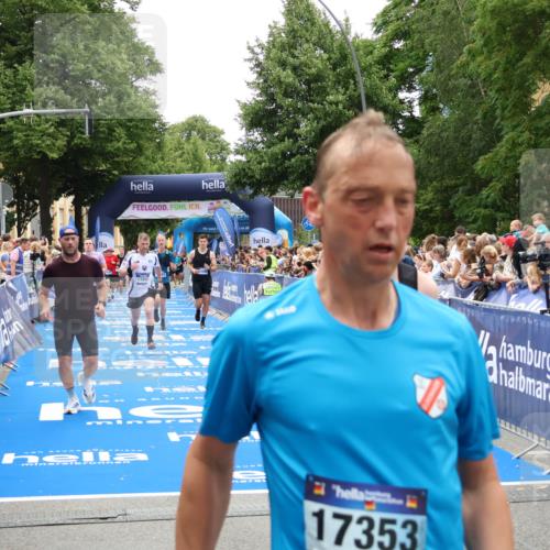 29.06.2025 - hella hamburg halbmarathon Zöllner http://msf.ph/oto/8199492 29.06.2025 10:46:57 Ziel 1139, 1689, 4091, 13940, 14385, 14594, 16081, 17172, 17492, 17892, 17979, 19105 meine-sportfotos.de