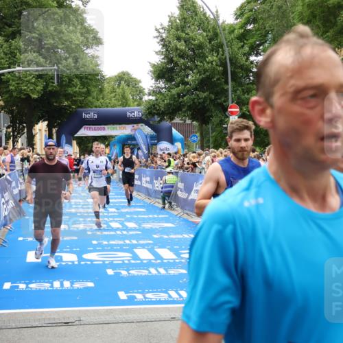 29.06.2025 - hella hamburg halbmarathon Zöllner http://msf.ph/oto/8199506 29.06.2025 10:46:57 Ziel 1139, 1689, 4091, 13940, 14385, 14594, 16081, 17172, 17492, 17892, 17979, 19105 meine-sportfotos.de